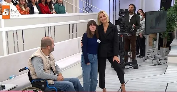 esra-erolda-seyircisi-22-yasindaki-irem-dogani-gozyaslarina-bogdu-genc-kiz-icin-seferber-oldular-annem-evi-ara-1671814479192.jpg Esra Erol’da seyircisi 22 yaşındaki İrem Doğan’ı gözyaşlarına boğdu! Genç kız için seferber oldular! "Annem evi, arabayı satıp evden kaçtı!” demişti...-10