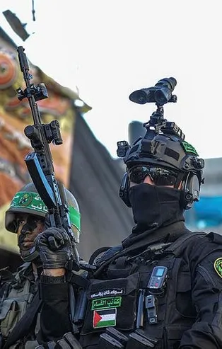 Gazze'de askeri geçit