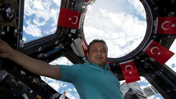 Türkiyenin ilk astronotu Alper Gezeravcı gözlemevini Türk bayraklarıyla donattı