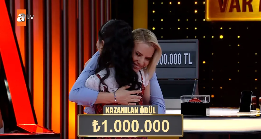 Var Mısın Yok Musun'da Beylikdüzü'nden canlı yayına yetişen aile Hilal'i ağlattı-13