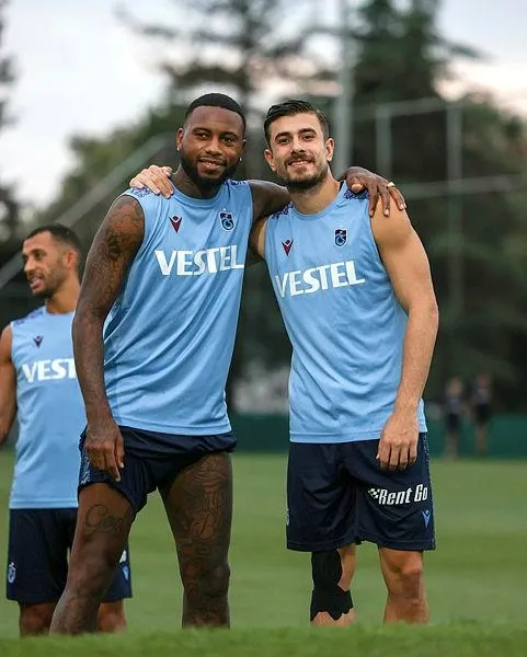 akyazida-dev-gala-sezonun-ilk-buyuk-macinda-trabzonspor-ile-galatasaray-karsi-karsiya-gelecek-1661645189857.jpeg Akyazı’da dev gala! Sezonun ilk büyük maçında Trabzonspor ile Galatasaray karşı karşıya gelecek-4