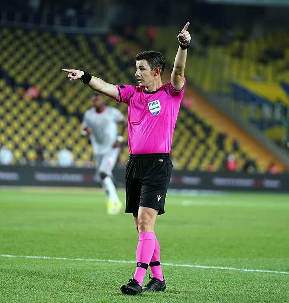 Fenerbahçe-Antalyaspor maçında penaltı var mıydı? Erman Toroğlu'ndan flaş Fırat Aydınus sözleri "Eğer çağırsaydı..."-1