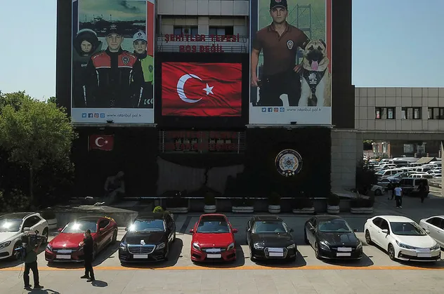 Bataklıkta yeni gelişme! Milyonluk araçlar böyle sergilendi