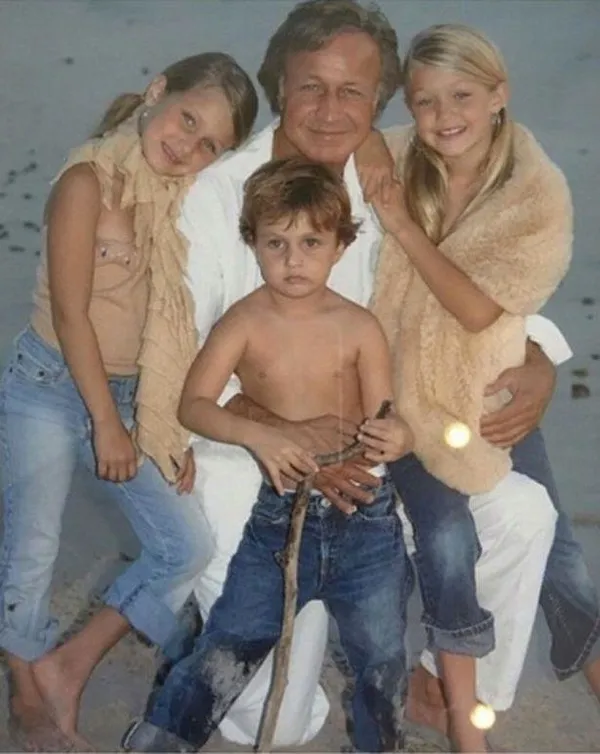 "Aman kızlarını almadan gelme" Gigi ve Bella Hadid'in babası Mohammed Hadid, İstanbul'a geleceğini duyurdu-14