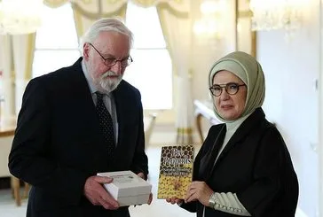 Emine Erdoğan’a Dr. Beck Apiterapi ödülü