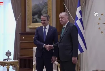 Başkan Erdoğan Miçotakis'i Külliye'de kabul etti