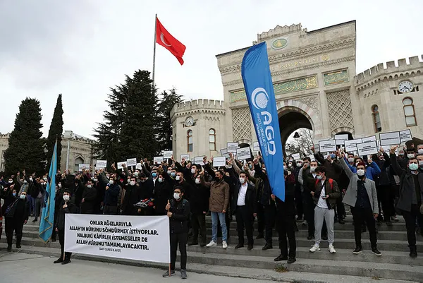 beyazit-meydaninda-kabe-i-muazzama-fotografinin-yere-serilmesi-protesto-edildi-islama-sovmekten-baska-bir-fikri-olmayanlar-1612197351949.jpg Beyazıt Meydanı'nda Boğaziçi'ndeki Kabe-i Muazzama provokasyonu protesto edildi: İslam'a sövmekten başka bir fikri olmayanlar...-2