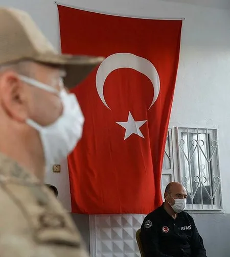 Son dakika: İçişleri Bakanı Soylu, Hatay'da şehit ailesine taziye ziyaretinde bulundu-1