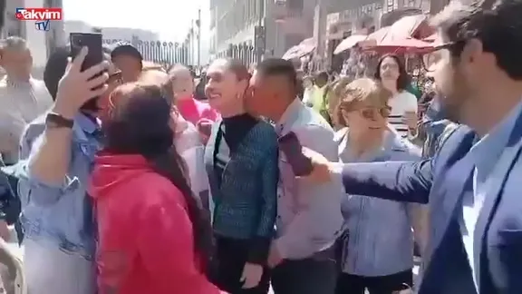 İZLE | Meksika Devlet Başkanı Sheinbaum’a sokak ortasında cinsel taciz! O anlar kamerada