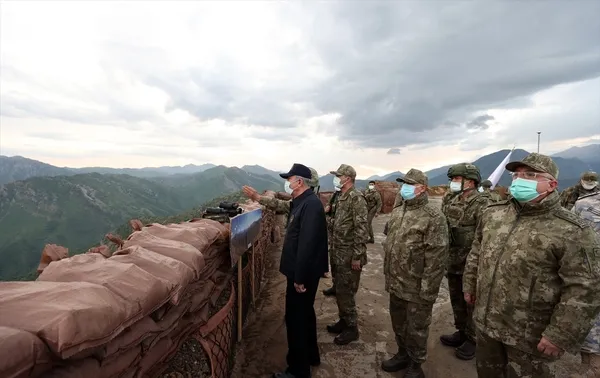 irak-milli-savunma-bakani-hulusi-akarin-irakin-kuzeyindeki-us-bolgesine-yaptigi-ziyaret-nedeniyle-turkiyeye-nota-verdi-1620077400175.jpg Irak, Milli Savunma Bakanı Hulusi Akar'ın Irak'ın kuzeyindeki üs bölgesine yaptığı ziyaret nedeniyle Türkiye'ye nota verdi-10