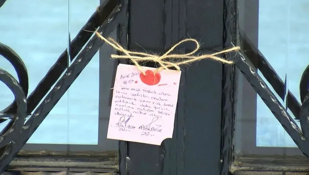 Maltepe'de bir inşaattan hafriyat alırken yan binanın otoparkı çökünce bina mühürlendi-5