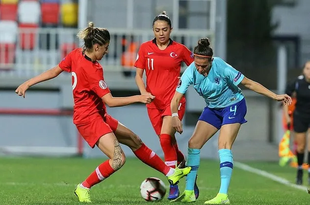 Türkiye Hollanda'ya farklı mağlup oldu