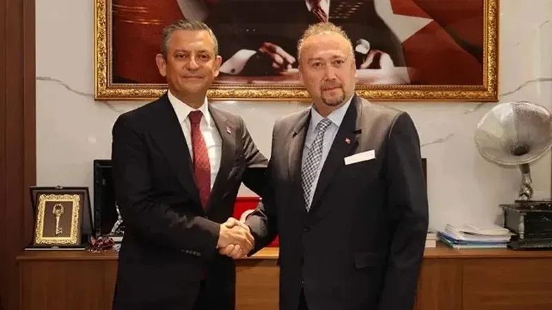 chpde-ihrac-tegmen-plani-ozgur-ozel-ve-ozkan-yalim-yazismasi-ortaya-cikti-olmazsa-biz-onlari-yerlestiririz-1778854070287.jpeg CHP’de ihraç teğmen planı! Özgür Özel ve Özkan Yalım yazışması ortaya çıktı: “Olmazsa biz onları yerleştiririz”-4