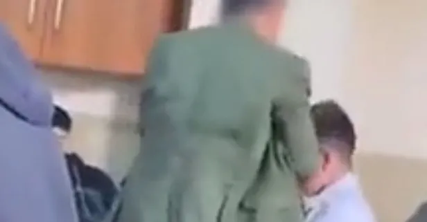 Beylikdüzü'nde okuldan şok görüntüler! Öğrencisini kitapla darbeden öğretmen hakkında soruşturma başlatıldı