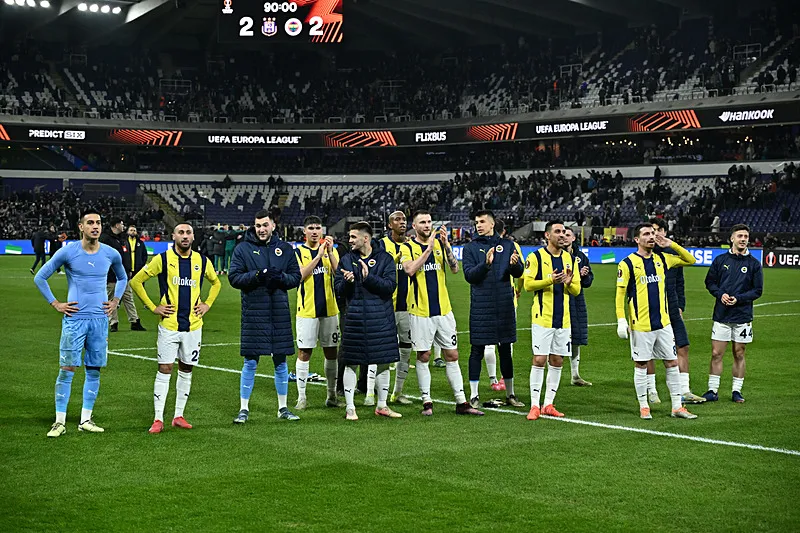 Fenerbahçe'de çok sayıda ayrılık! Jose Mourinho biletlerini kesti - 1