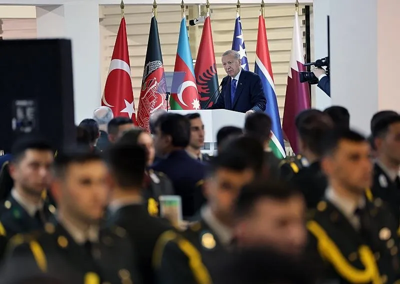 Başkan Erdoğan'dan MSÜ Kara Harp Okulu öğrencileriyle iftar programında önemli açıklamalar (AA)