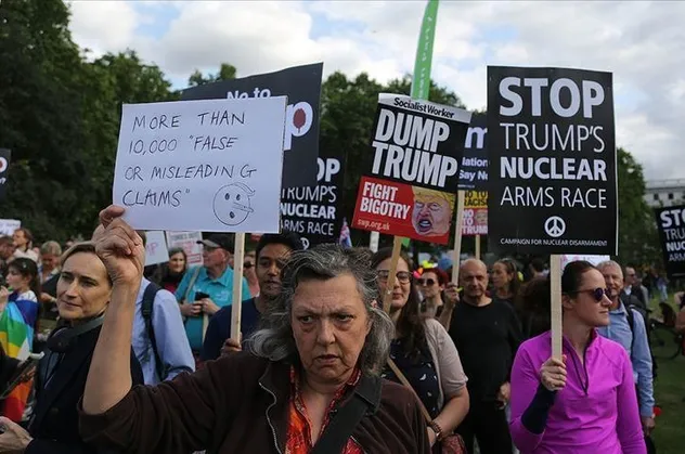 ABD Başkanı Trump Londra'da protesto edildi