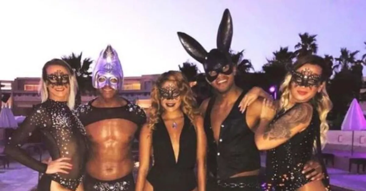 Sapkın etkinliğe katılmak için sıraya girdiler! 300 kişilik swinger partisi ortalığı karıştırdı