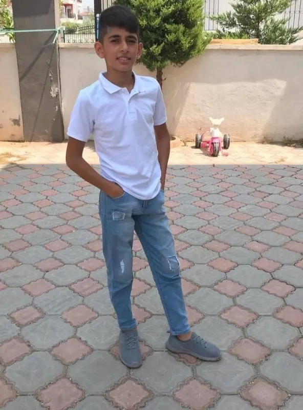 ailesinden-araci-kacirdi-savrulan-otomobilin-camindan-disari-firlayan-cocuk-hayatini-kaybetti-1629116475180.jpg Arkadaş kurbanı oldu! Savrulan otomobilin camından dışarı fırlayan çocuk hayatını kaybetti-3