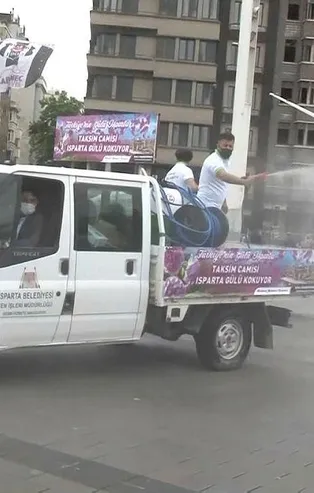 Taksim Camii açılışı öncesi son hazırlıklar! 25 ton gül suyu serpiştirildi