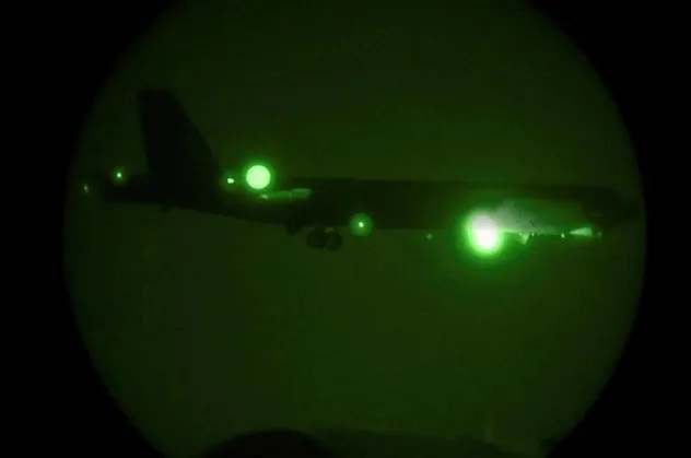 ABD’nin B-52’leri Katar’daki üsse indi
