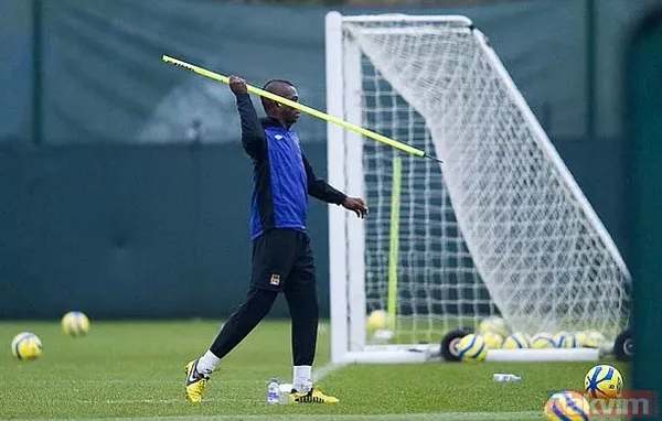 Mario Balotelli'nin Sergen Yalçın'a hareketi ilk değil! Rakibinin kafasını ezmiş şimdilerde Adana Demirspor forması giyen Balotelli... - 19