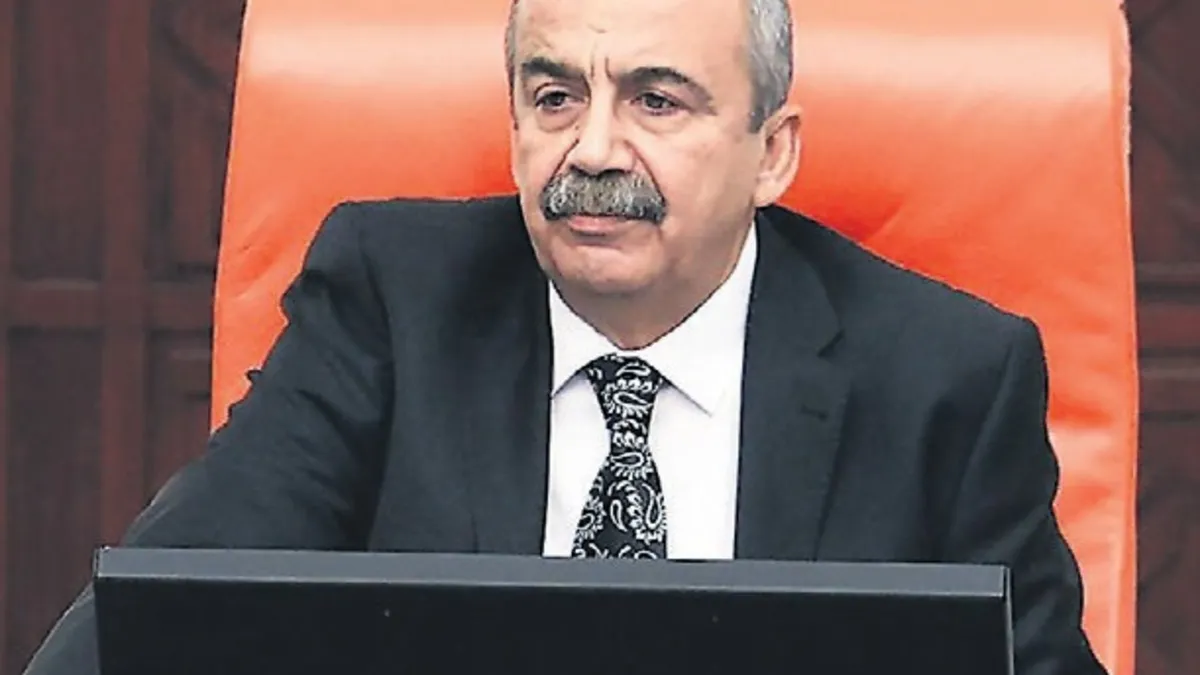 Sırrı Süreyya Önder kalp krizi geçirdi: Durumu kritik!