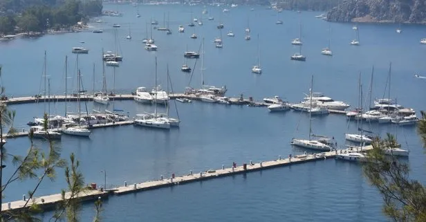 Muğla Marmaris’teki yangın ilerliyor! Orhaniye Mahallesi’ndeki marinada yatlar açığa demirledi