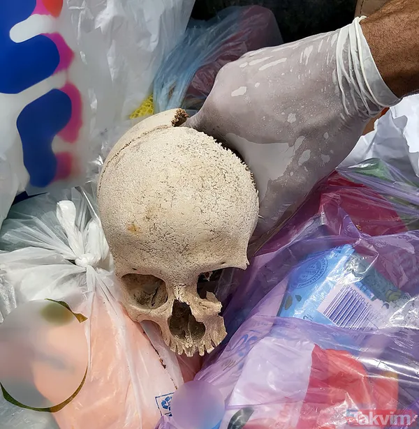 Emniyete Gitti Olayla İlgili Başlatılan Soruşturma Kapsamında Cinayet Büro Amirliği Ekipleri, Bölgedeki Güvenlik Kamerası Görüntülerini İnceledi. Kafatasının...