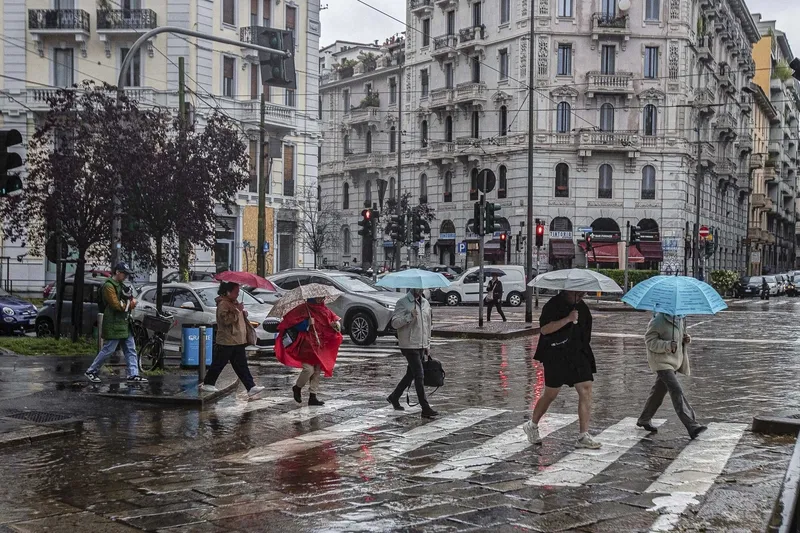 meteorolojiden-il-il-hava-durumu-raporu-saganak-yagis-ve-firtina-alarmi-1774678523479.jpg Hafta sonu sağanakla birlikte fırtına geliyor: Sıcaklıklar 5 derece birden düşecek-5
