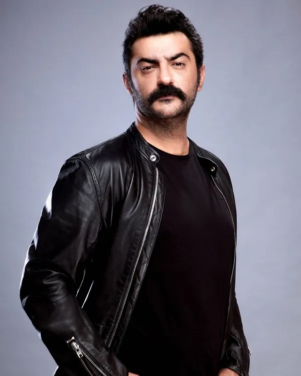 secil-gur-sunuculari-saskina-cevirdi-derin-dekoltesi-ile-boy-gosterdi-gogus-silikonlari-olay-oldu-canli-yayinda-1638375330268.jpg Seçil Gür sunucuları şaşkına çevirdi! Derin dekoltesi ile boy gösterdi göğüs silikonları olay oldu! Canlı yayında...-7