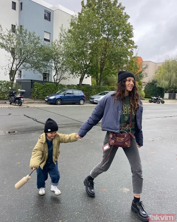 Amine Gülşe’den 32’nci yaş paylaşımı! Eşi Mesut Özil ile kızlarıyla sosyal medyayı salladı! İşte çekirdek ailesi... - 24