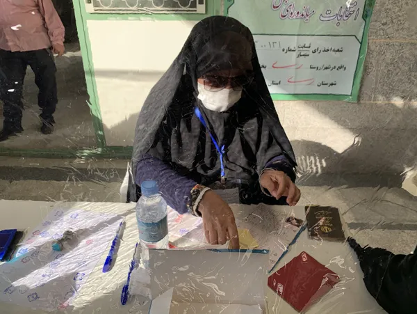 son-dakika-iranda-13-cumhurbaskanligi-secimleri-icin-oy-verme-islemi-basladi-1623996334706.jpg SON DAKİKA: İran'da 13. Cumhurbaşkanlığı Seçimleri için oy verme işlemi başladı-2