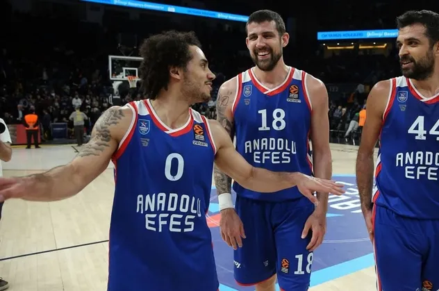 Anadolu Efes 5. viteste
