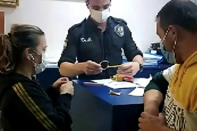 Takside unuttuğu altınlarına kavuştu gözyaşlarını tutamadı! Yer: Bayrampaşa