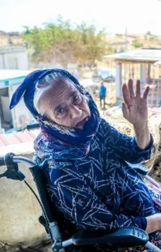 Yangında yıkılan evlerin yenisi yapılmaya başlandı: Yanmaz malzemelerden yapılıyor! 10 günde tamamen bitecek....