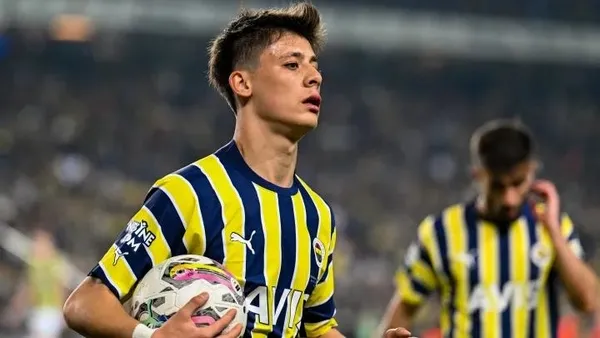 arda-guler-seferberligi-175-milyon-euroluk-teklif-konusuluyor-1686868827247.jpeg Arda Güler seferberliği! Fenerbahçe genç yıldızla ilgili büyük panikte: 17.5 milyon Euro'luk teklif konuşuluyor...-2