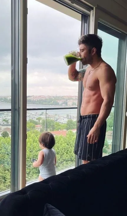 camdaki-kizin-hayrisi-cihangir-ceyhan-bu-projeyle-geri-donuyor-partneri-ve-kanali-belli-oldu-cagatay-ulusoyun-1718900960978.jpg Partneri ve kanalı belli oldu! Camdaki Kız'ın Hayri'si Cihangir Ceyhan bu projeyle geri dönüyor! Çağatay Ulusoy'un sevgilisi...-3