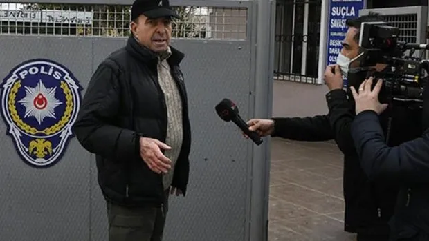 Arka Sokaklar'ın Rıza Baba'sı bu sefer karakolluk olan taraf oldu! Bir anda bağırıp çağırında soluğu polis merkezinde aldı-3