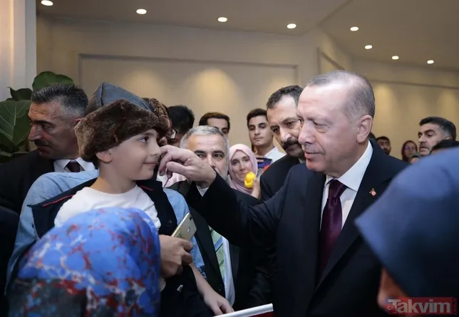 Başkan Erdoğan'a Malezya’da coşkulu karşılama: Seninleyiz Reis