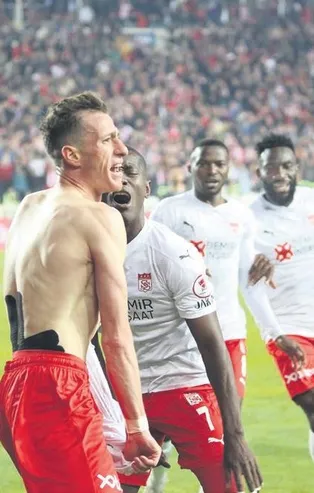 Ziraat Türkiye Kupası'nda Alayanspor'u eleyen Sivasspor Kayserisporun finaldeki rakibi oldu