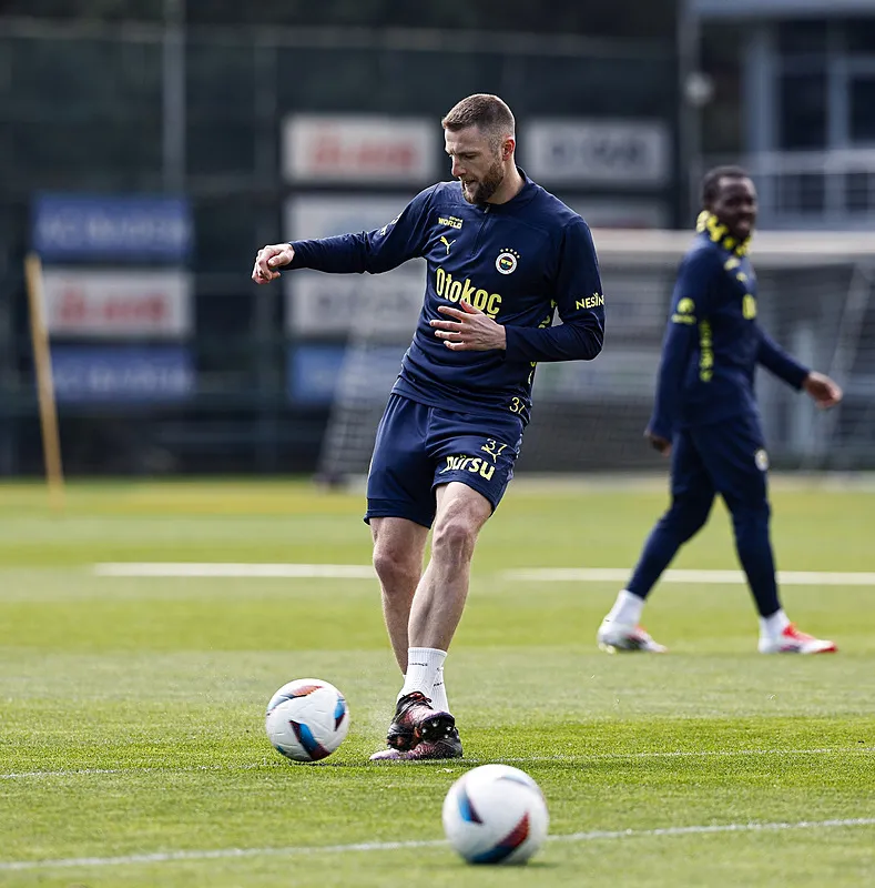 Fenerbahçe'de ıslak imzalar atılıyor! 4 yıldız yolda - 17