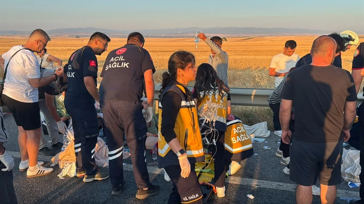 Kütahya'da yolcu otobüsü devrildi: Kazada 31 kişi yaralandı Afyonkarahisar istikameti ulaşıma açıldı-3