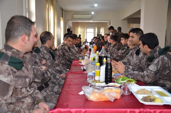 Özel harekat polisleri Afrin'e dualarla uğurlandı-12