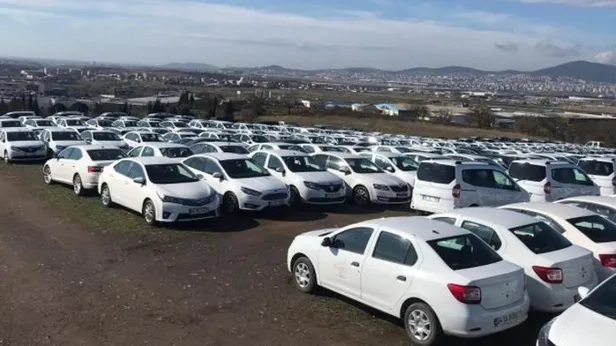 Vatandaşlar akın etti! Mercedes, BMW ve Audi yarı fiyatına satılıyor!-4