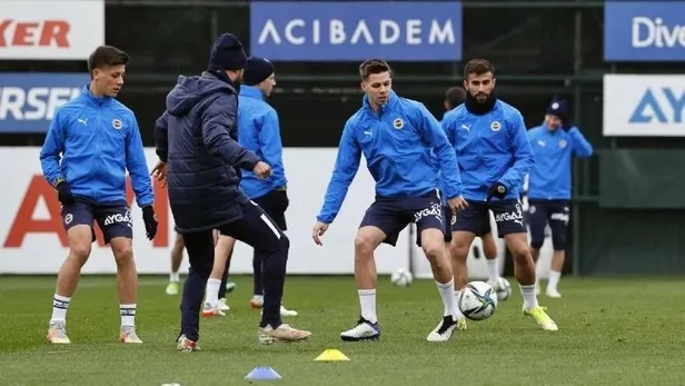 hucumda-galatasaray-savunmada-fenerbahce-daha-baskin-1637356419253.jpeg Hücumda Galatasaray savunmada Fenerbahçe daha baskın!-3