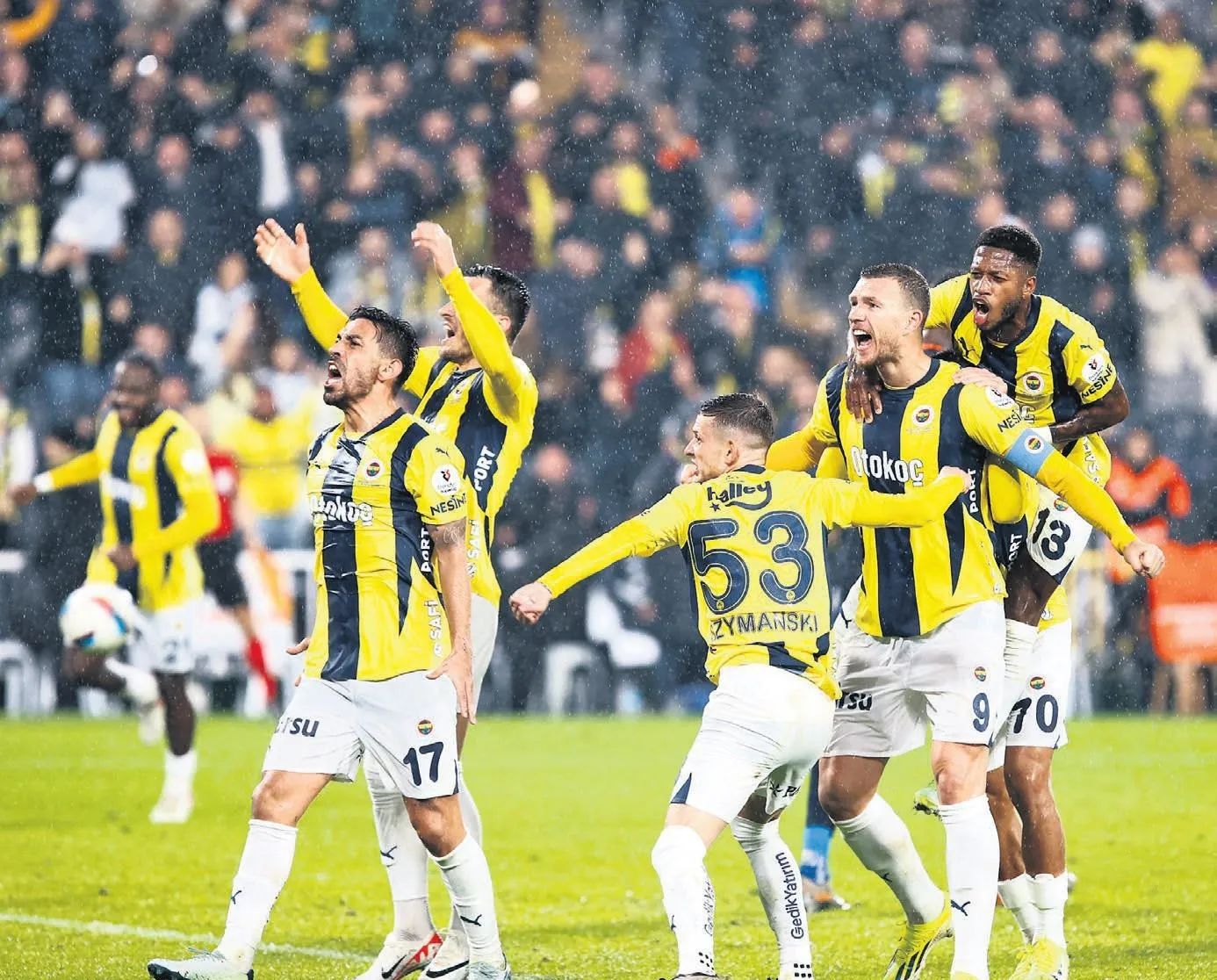Fener’in kafası attı!