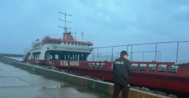 İstanbul Maltepe Sahili’nde lodos nedeniyle gemi kıyıya oturdu