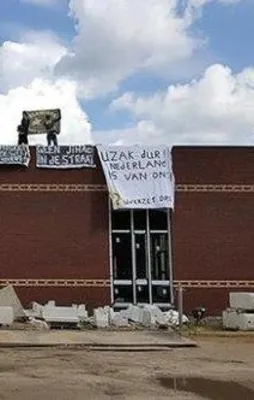 Hollanda'da 3 camiye çirkin saldırı