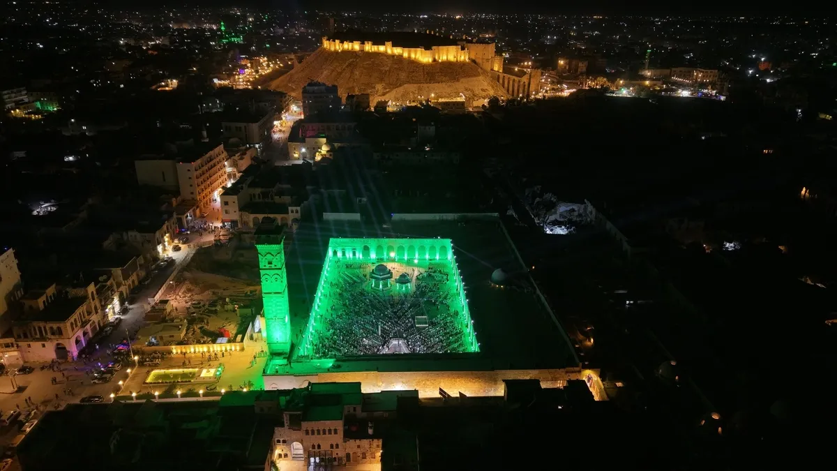 1791533060489.jpeg Halep'teki Emevi Camii 13 yıl sonra ibadete açıldı. Fotoğraf: AA